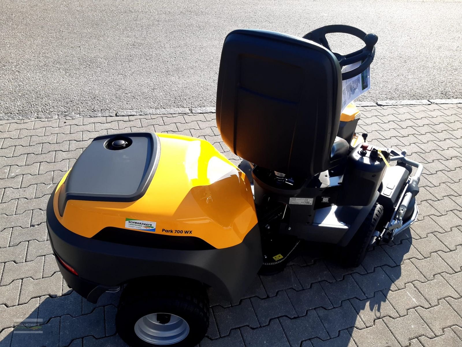 Rasentraktor des Typs Stiga PARK 700 WX, Neumaschine in Gampern (Bild 5)