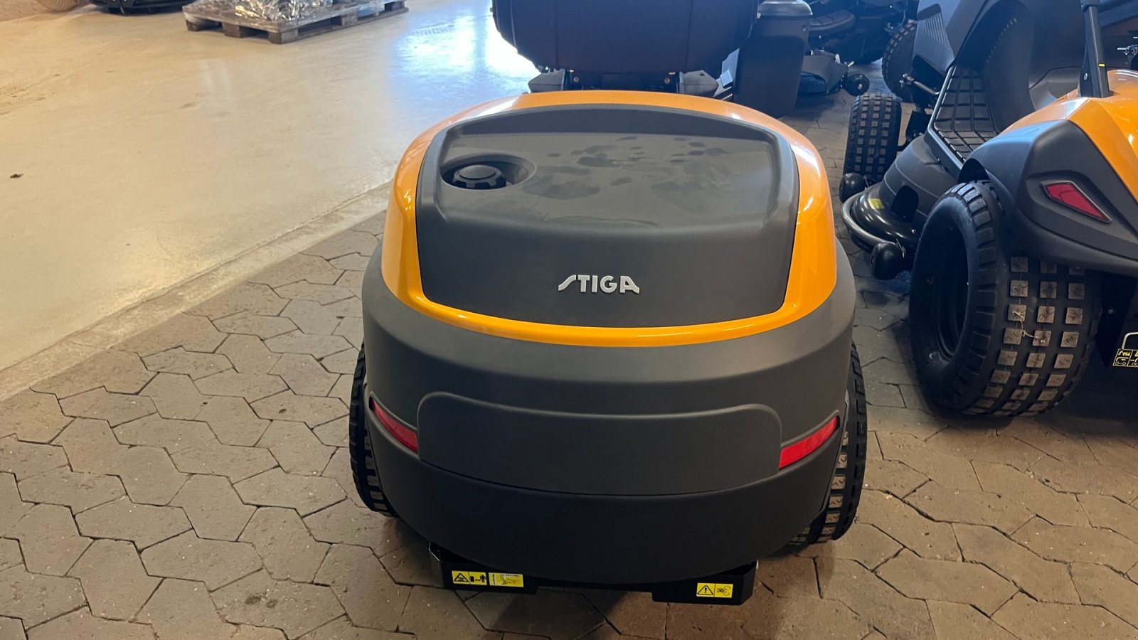 Rasentraktor типа Stiga Park 700WX Inkl combi 100 Q  pro klipper, Gebrauchtmaschine в Vejle (Фотография 4)