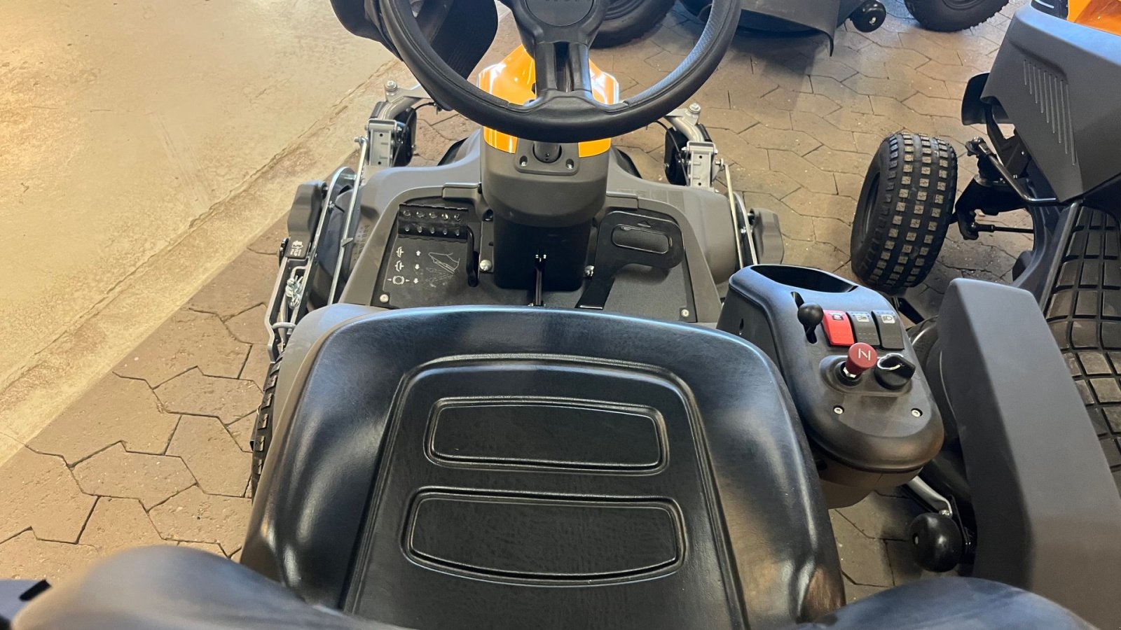 Rasentraktor типа Stiga Park 700WX Inkl combi 100 Q  pro klipper, Gebrauchtmaschine в Vejle (Фотография 5)