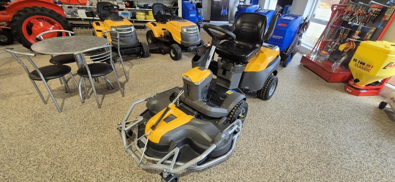 Rasentraktor des Typs Stiga PARK 900 WX, Gebrauchtmaschine in Ringkøbing (Bild 2)