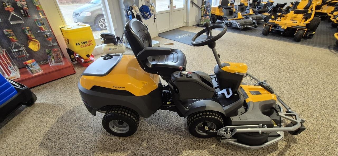 Rasentraktor des Typs Stiga PARK 900 WX, Gebrauchtmaschine in Ringkøbing (Bild 3)