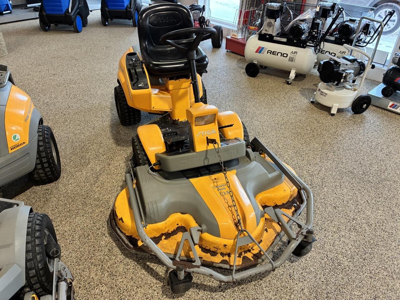 Rasentraktor типа Stiga PARK DIESEL HST, Gebrauchtmaschine в Ringkøbing (Фотография 1)