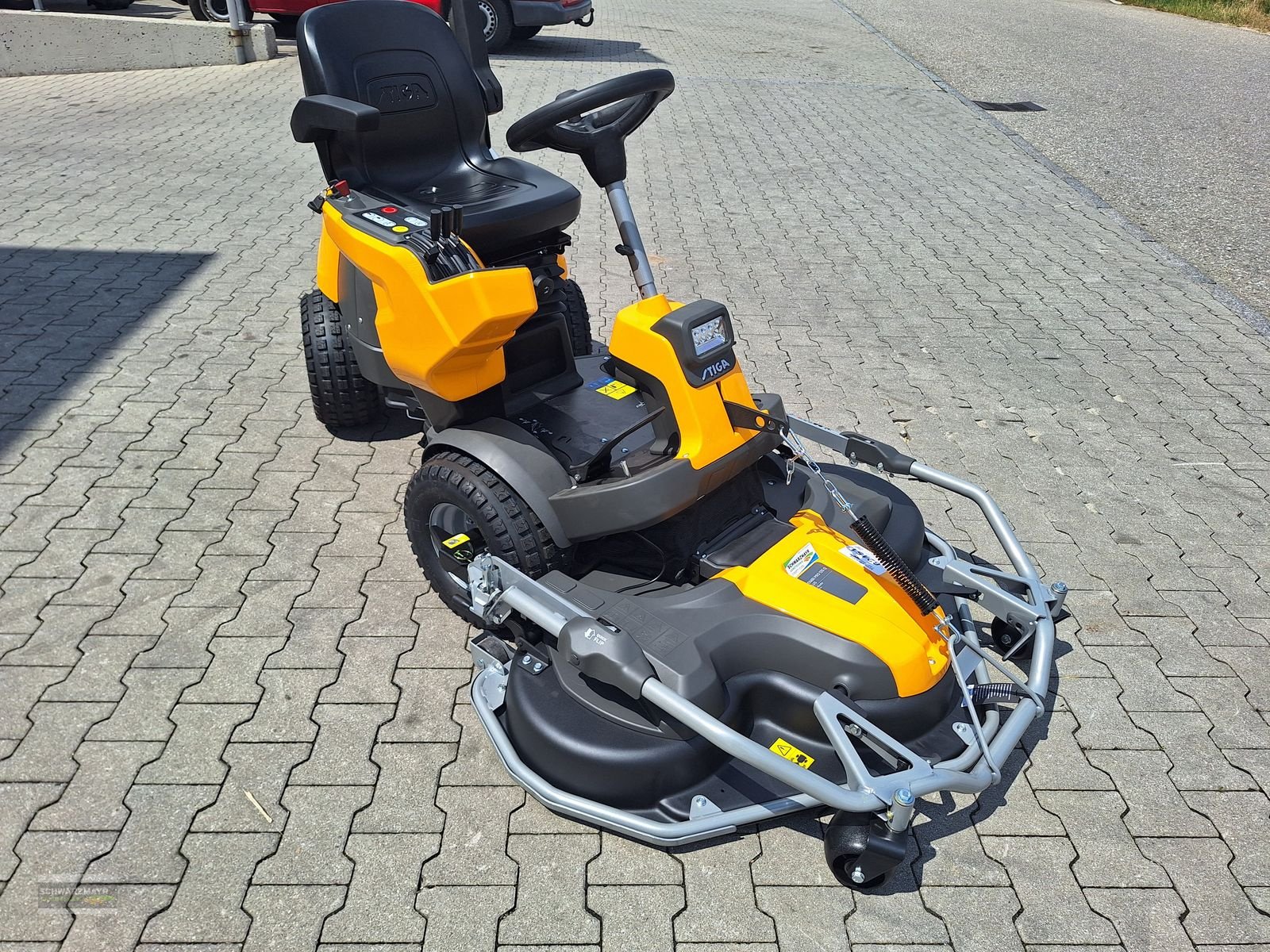 Rasentraktor des Typs Stiga PARK PRO 900 AWX, Neumaschine in Gampern (Bild 3)
