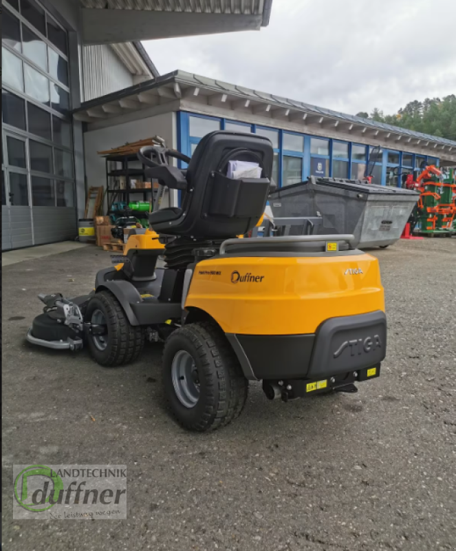 Rasentraktor des Typs Stiga Park Pro 900 WX AWD, Neumaschine in Münsingen (Bild 3)