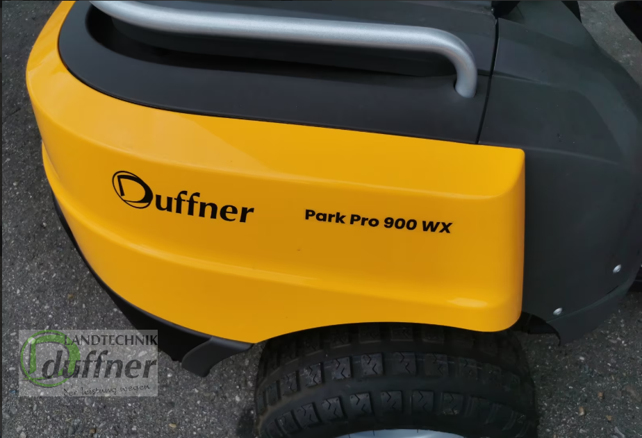 Rasentraktor des Typs Stiga Park Pro 900 WX AWD, Neumaschine in Münsingen (Bild 5)