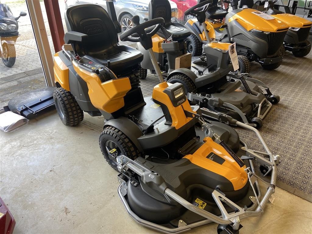 Rasentraktor des Typs Stiga Park PRO 900 WX inkl 125 cm qf bord, Gebrauchtmaschine in Vejle (Bild 2)