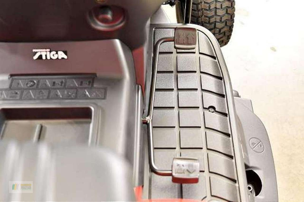 Rasentraktor of the type Stiga RHINO 18/98, Neumaschine in Bremervörde (Picture 9)