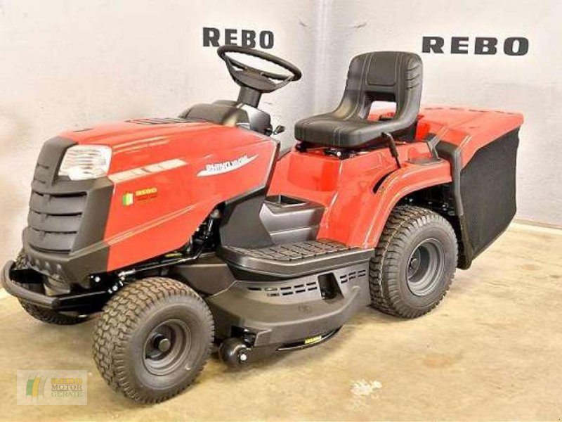 Rasentraktor des Typs Stiga RHINO 18/98, Neumaschine in Winsen (Bild 1)