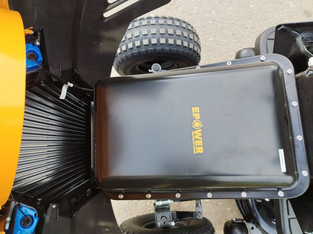 Rasentraktor des Typs Stiga Stiga Estate 384 E Rasentraktor, Neumaschine in NATTERNBACH (Bild 5)