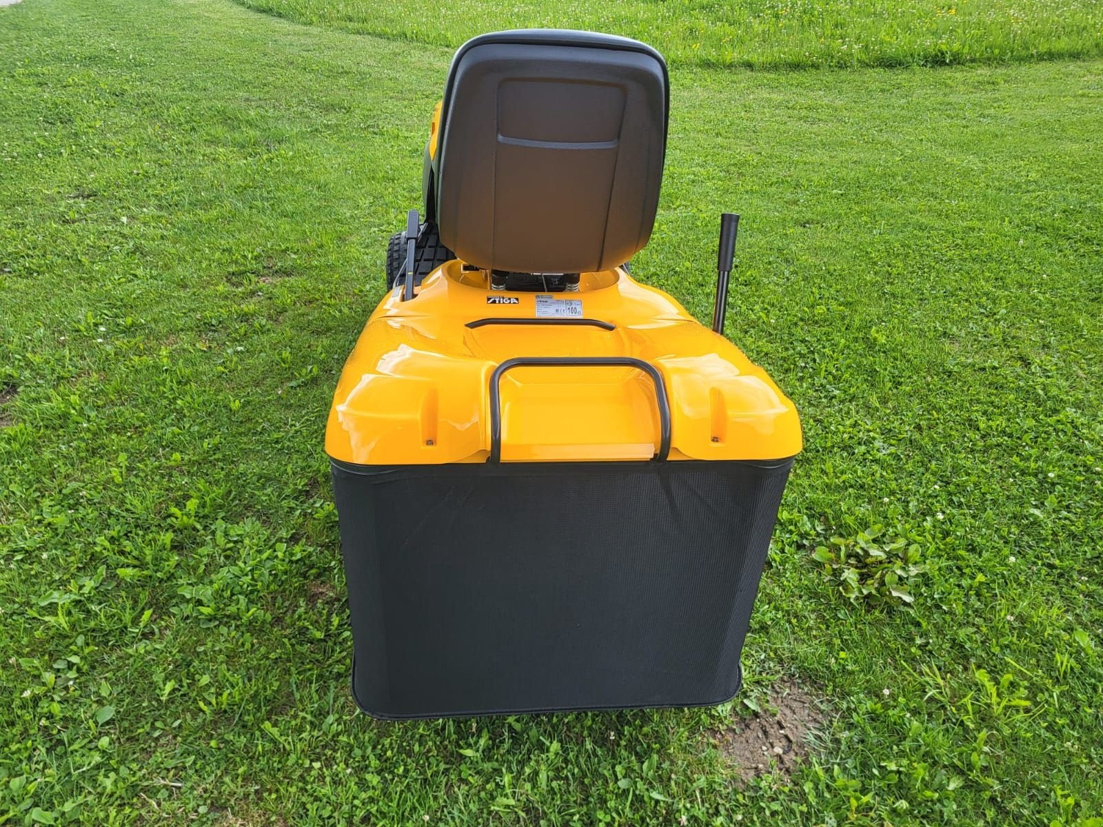 Rasentraktor des Typs Stiga Stiga Estate 7102 W, Neumaschine in NATTERNBACH (Bild 7)