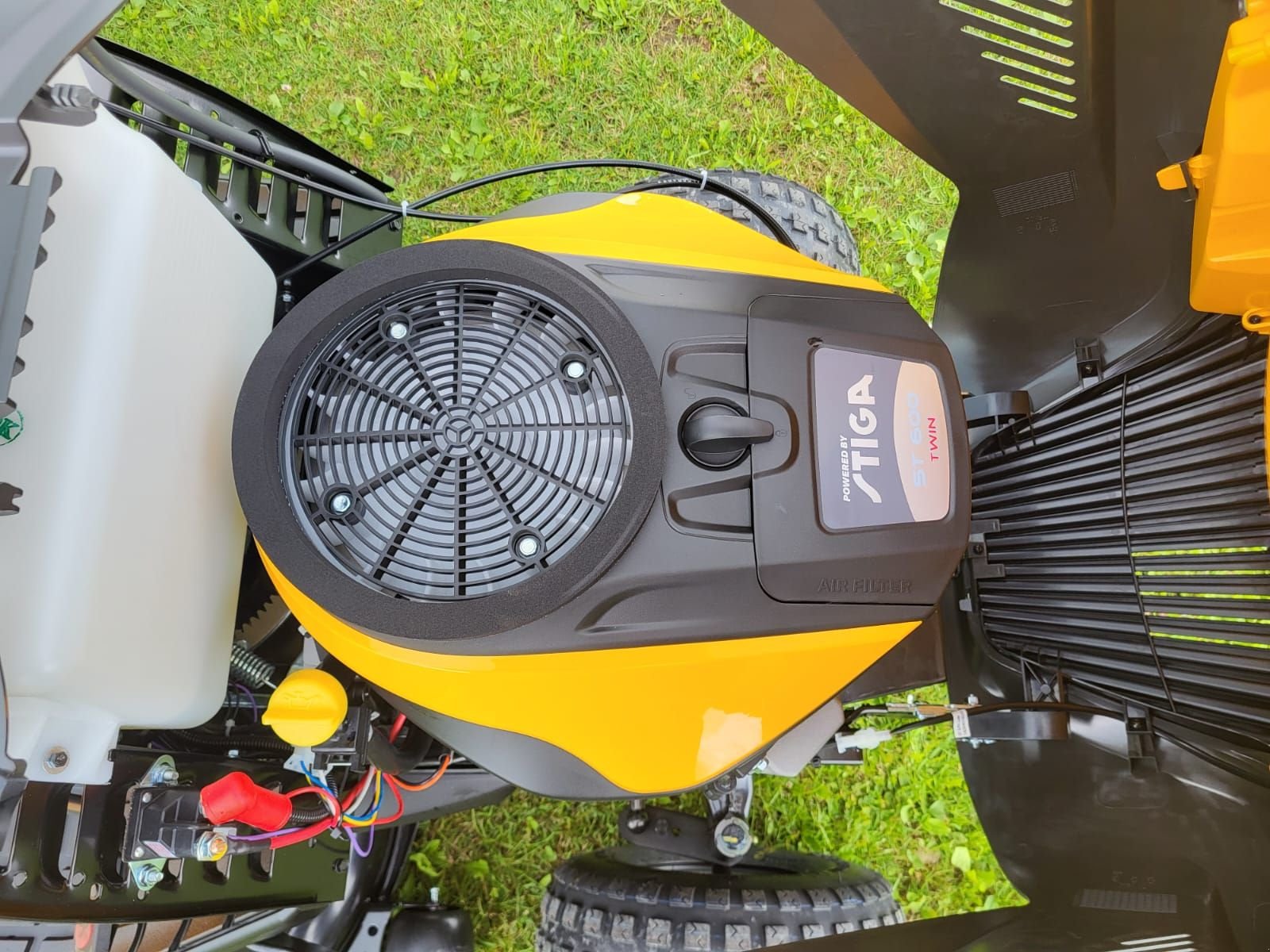 Rasentraktor des Typs Stiga Stiga Estate 7102 W, Neumaschine in NATTERNBACH (Bild 5)