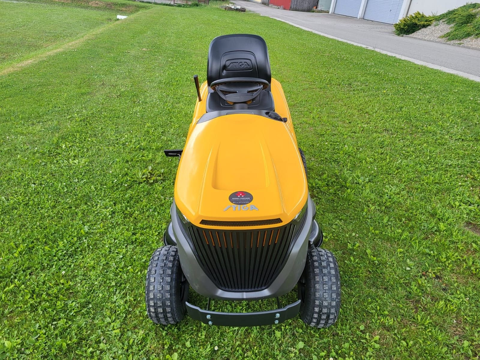 Rasentraktor des Typs Stiga Stiga Estate 7102 W, Neumaschine in NATTERNBACH (Bild 11)