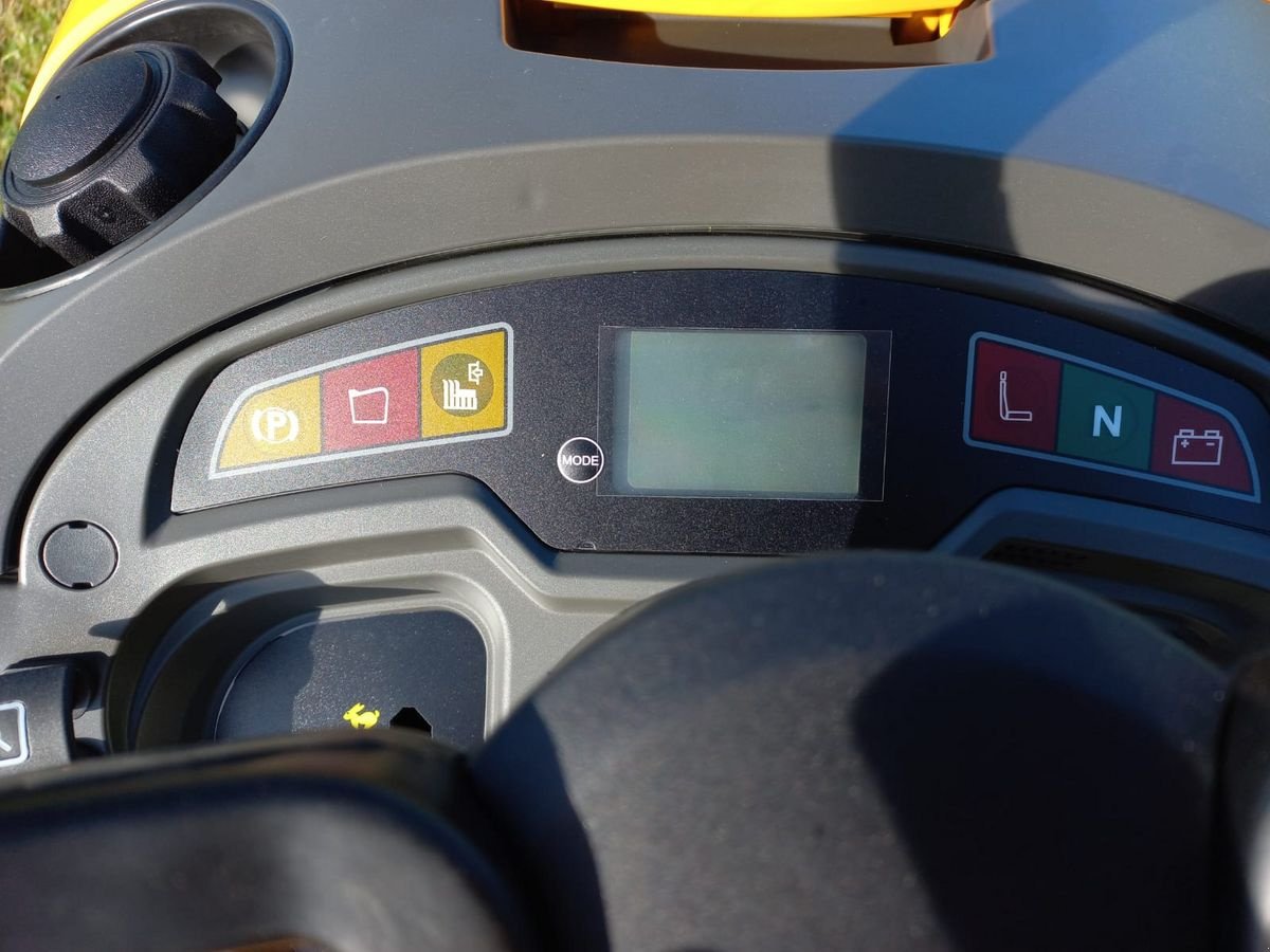 Rasentraktor des Typs Stiga Stiga Estate 7102W ST 650 Twin, Vorführmaschine in NATTERNBACH (Bild 9)