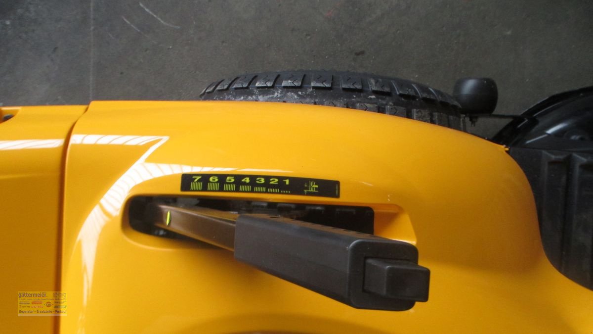 Rasentraktor des Typs Stiga Stiga Estate 7102W ST 650 Twin, Neumaschine in Eferding (Bild 9)