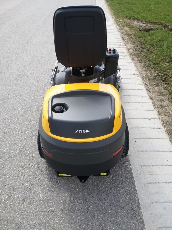 Rasentraktor des Typs Stiga Stiga Park 700 WX, Neumaschine in NATTERNBACH (Bild 4)