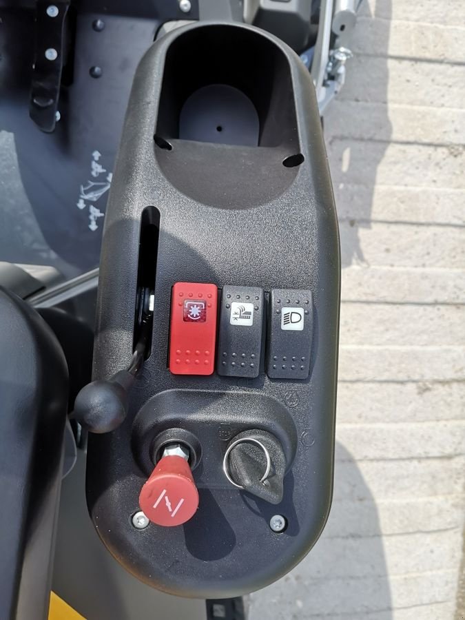 Rasentraktor des Typs Stiga Stiga Park 700 WX, Neumaschine in NATTERNBACH (Bild 11)