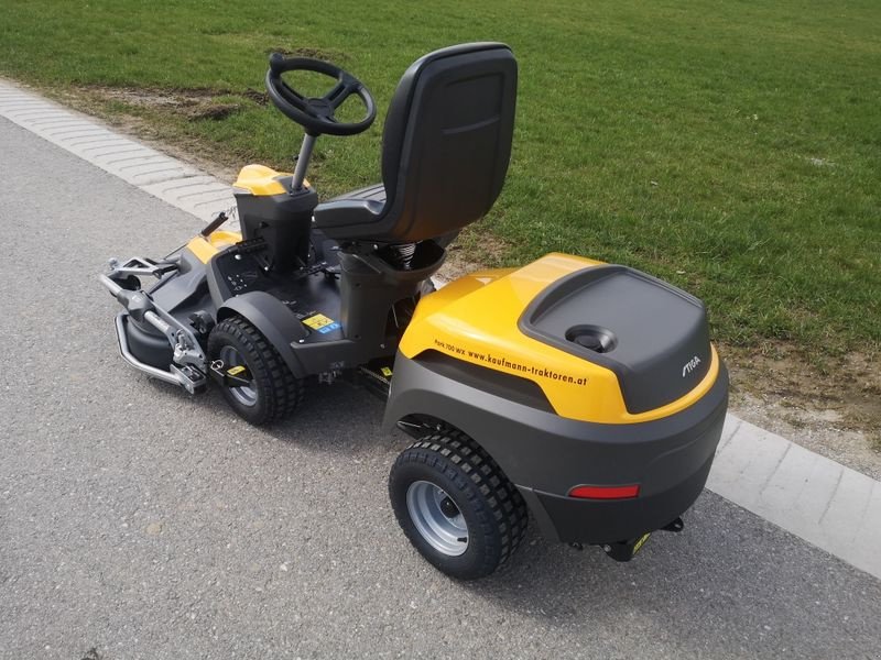 Rasentraktor des Typs Stiga Stiga Park 700 WX, Neumaschine in NATTERNBACH (Bild 3)