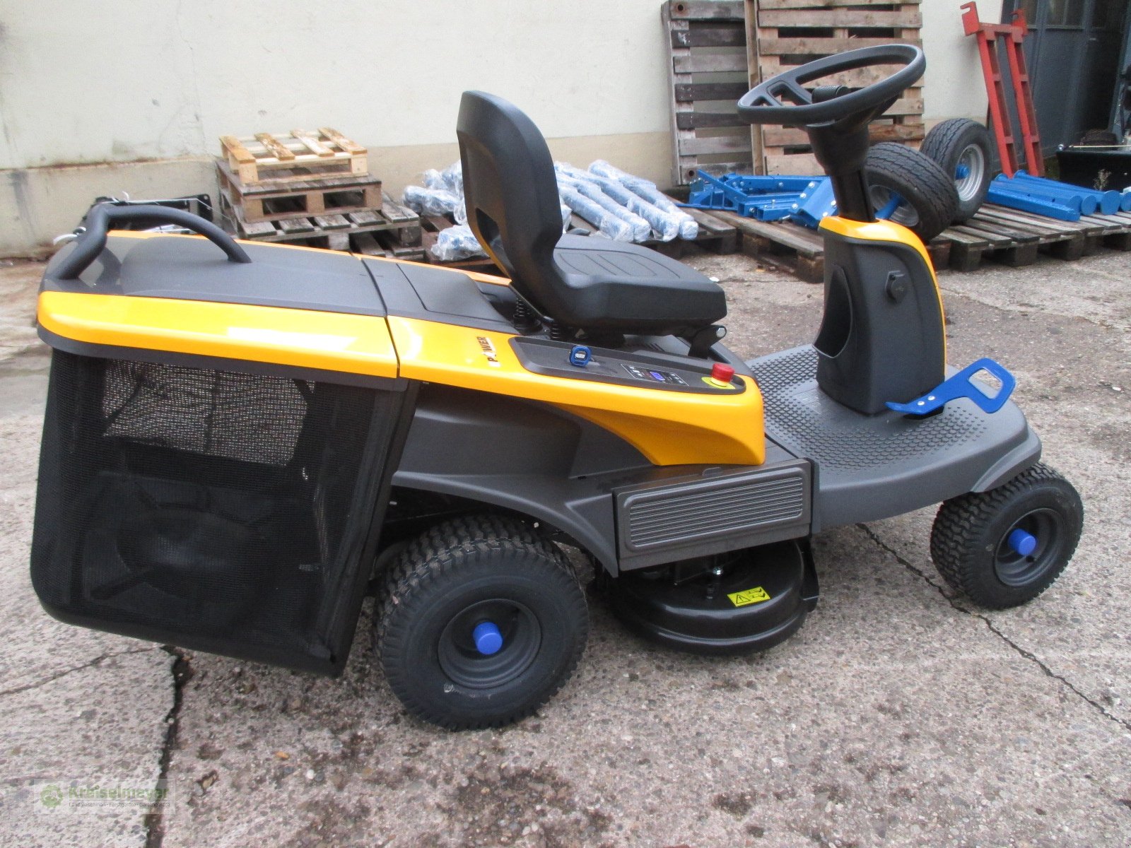 Rasentraktor от тип Stiga Swift 372e m.4 Wechselakkus, Neumaschine в Feuchtwangen (Снимка 3)