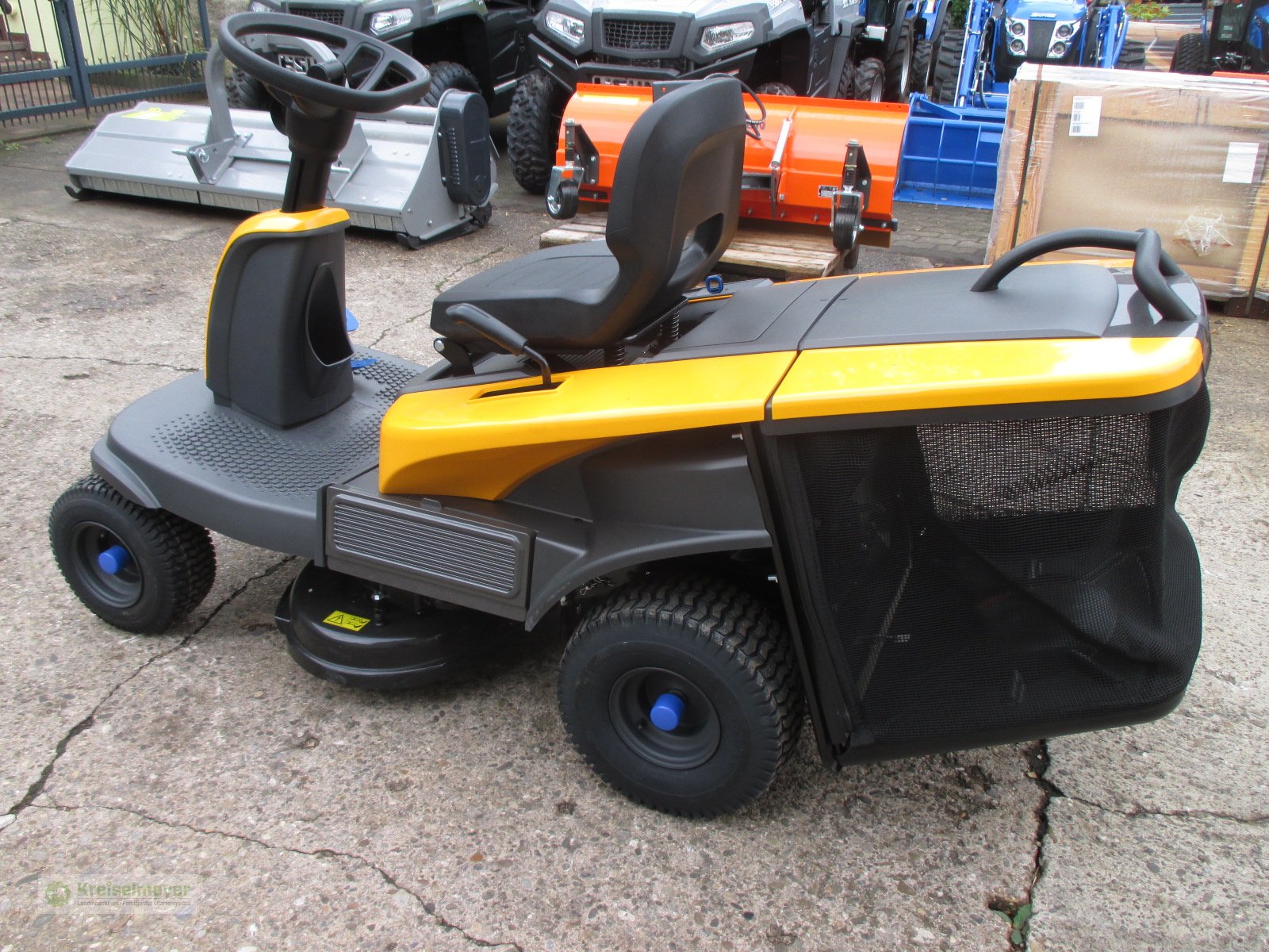 Rasentraktor от тип Stiga Swift 372e m.4 Wechselakkus, Neumaschine в Feuchtwangen (Снимка 4)