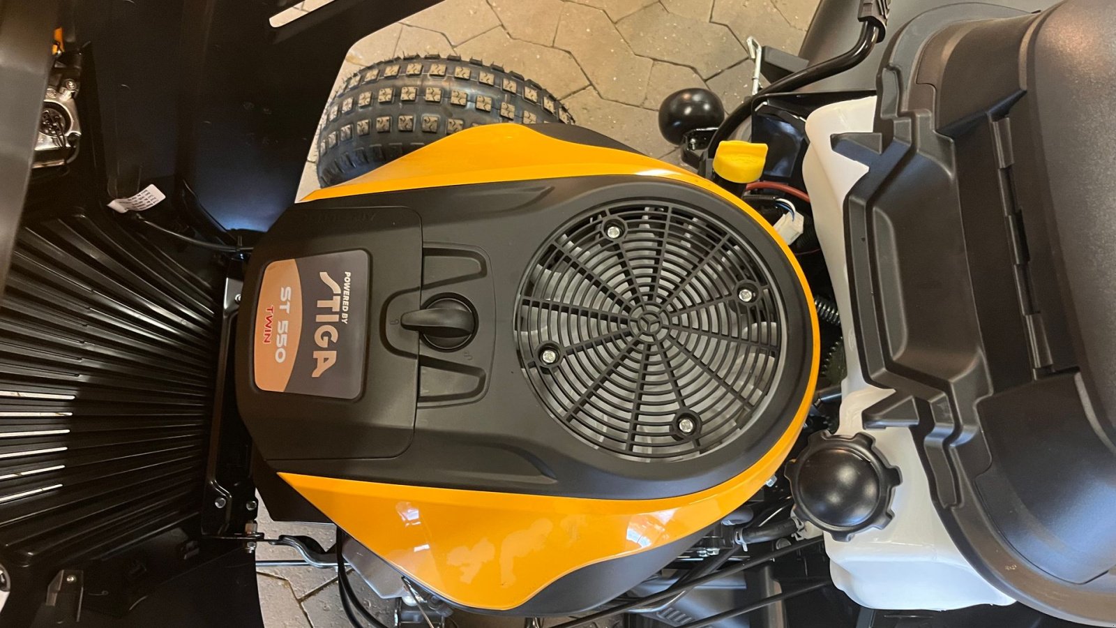 Rasentraktor tip Stiga Tornado 5108 W 2-cylindret motor,, Gebrauchtmaschine in Vejle (Poză 4)