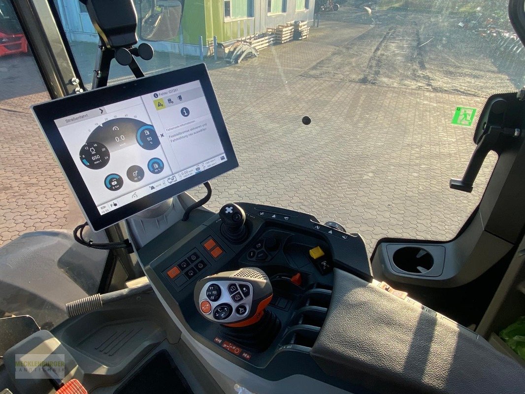 Raupentraktor от тип CLAAS Xerion 12.650 Terra Trac + GPS RTK, Gebrauchtmaschine в Mühlengeez (Снимка 15)