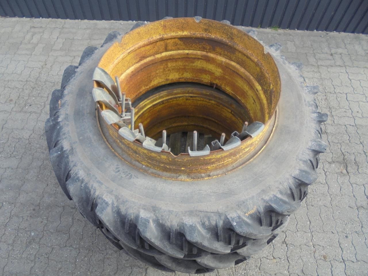 Reifen от тип Alliance 16.9-38, Gebrauchtmaschine в Ribe (Снимка 3)