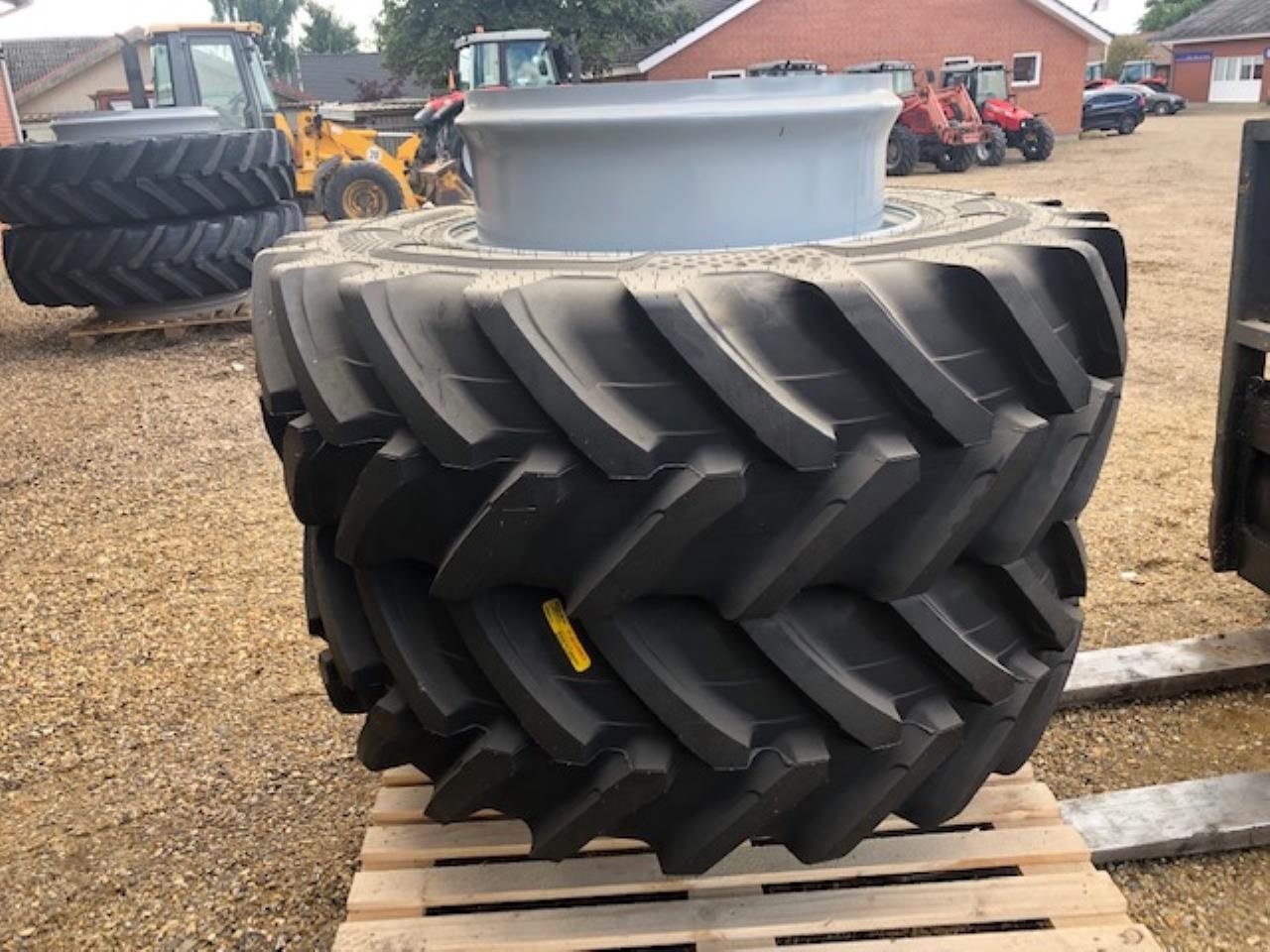 Reifen des Typs Alliance 420/85R30, Gebrauchtmaschine in Videbæk (Bild 1)