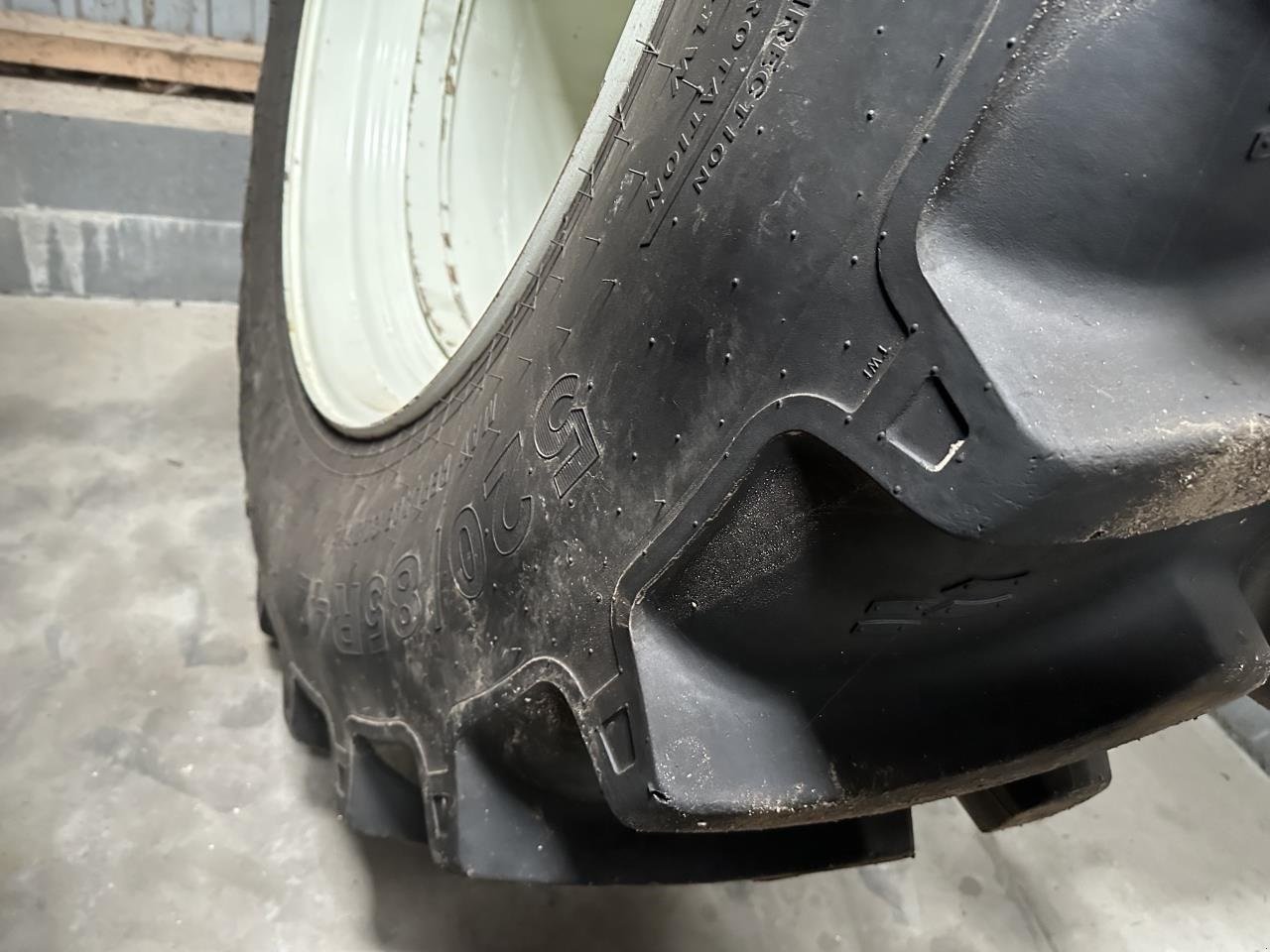 Reifen des Typs Alliance 520/85-42, Gebrauchtmaschine in Hadsten (Bild 2)