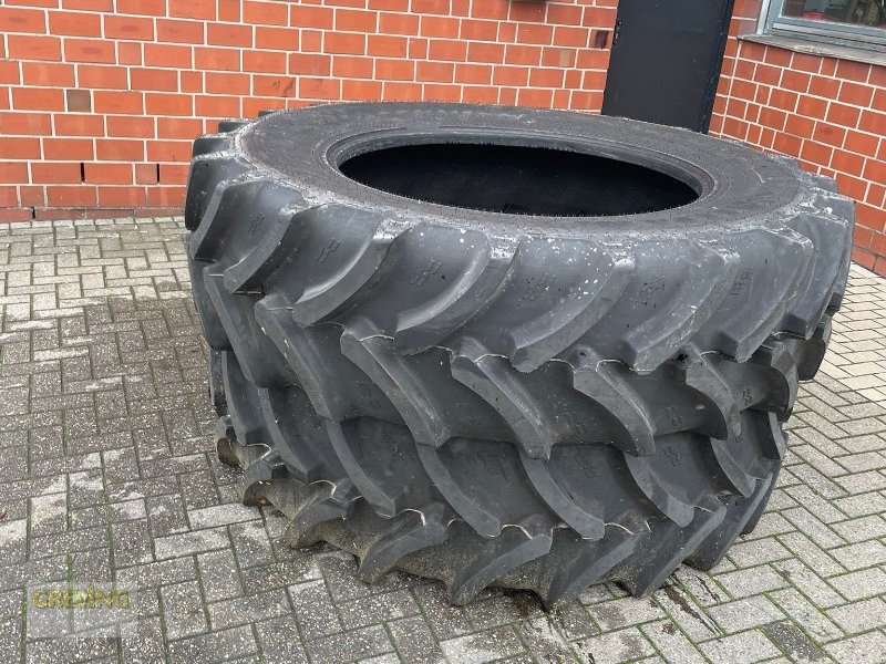 Reifen des Typs Alliance 520/85R42, Neumaschine in Nottuln (Bild 1)