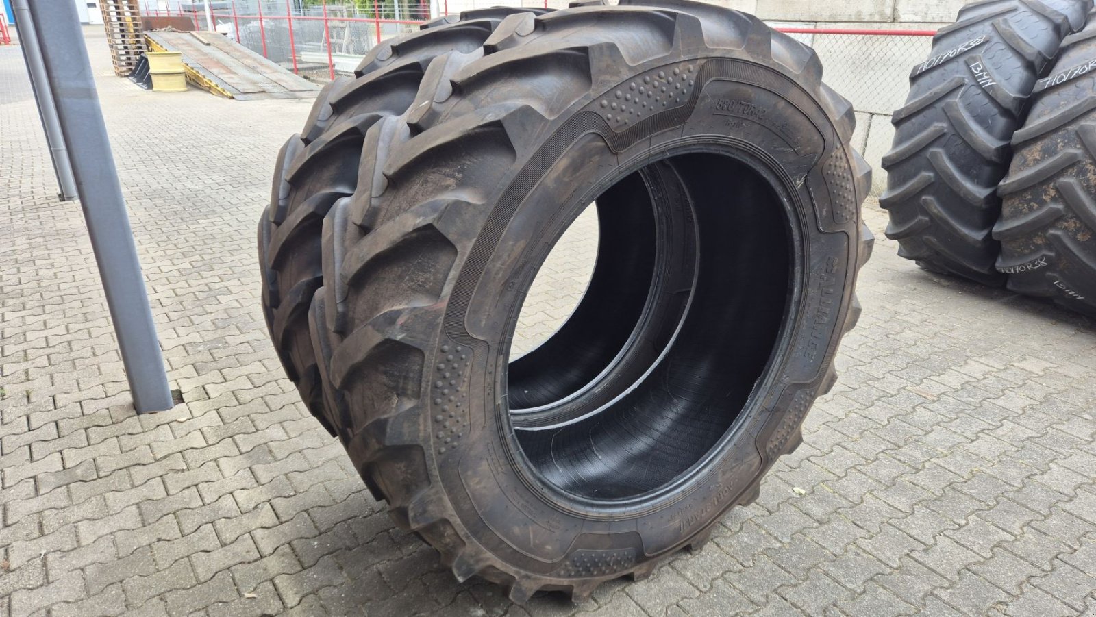 Reifen of the type Alliance 580/70R42 AgriStar II met 27mm, Gebrauchtmaschine in Schoonebeek (Picture 3)