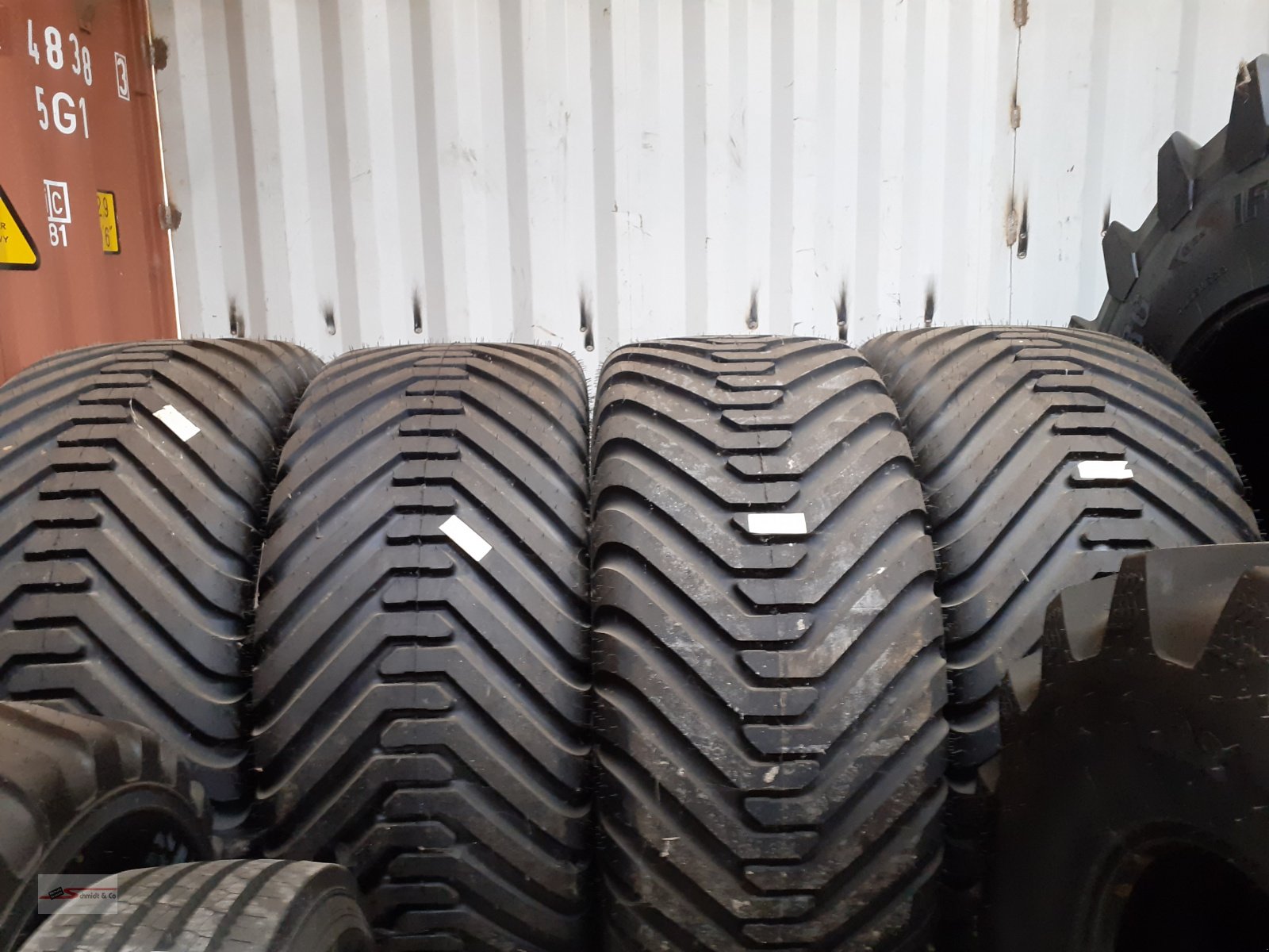 Reifen des Typs Alliance 650/60-30,5 16 PR Allianze 328, Neumaschine in Granzin OT Greven (Bild 1)