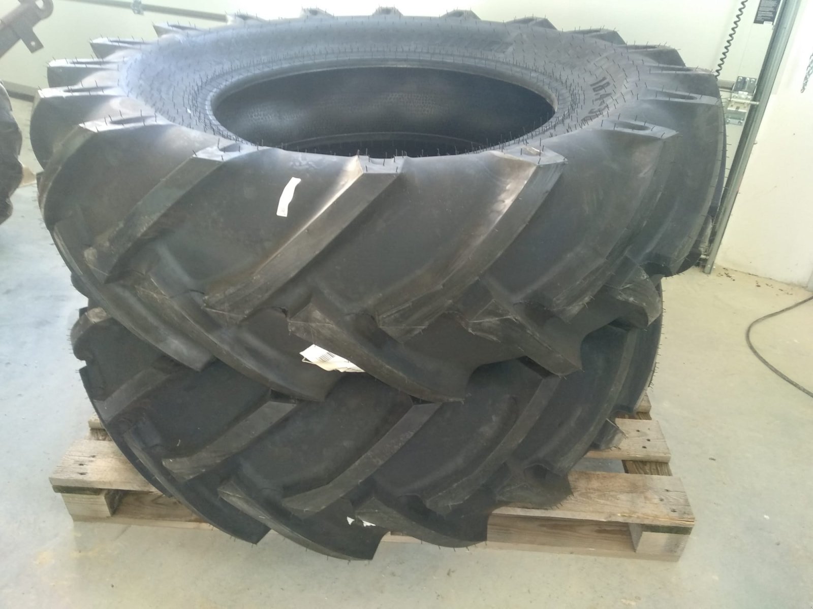 Reifen des Typs Alliance FarmPro, Neumaschine in Rennertshofen (Bild 1)