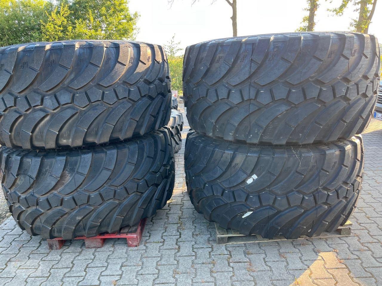 Reifen des Typs Alliance VF 750/60R30,5, Neumaschine in Twist - Rühlerfeld (Bild 1)