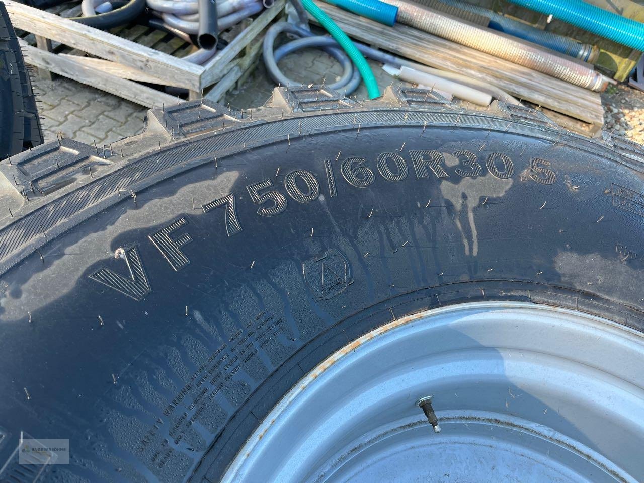 Reifen des Typs Alliance VF 750/60R30,5, Neumaschine in Twist - Rühlerfeld (Bild 3)