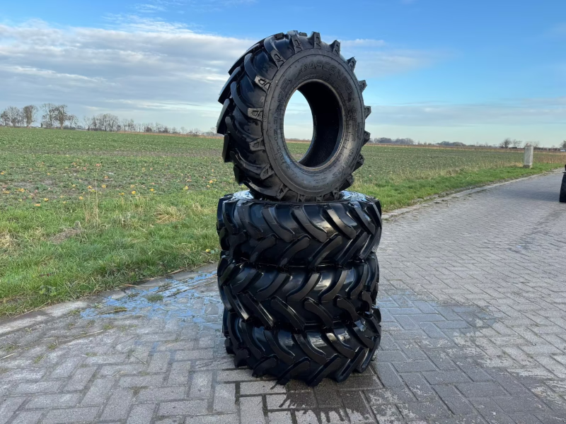 Reifen типа Ascenso 11.5/80-15.3 12PR 123A8/135A8 R-1 TL IMB, Neumaschine в Dornum - Nesse
