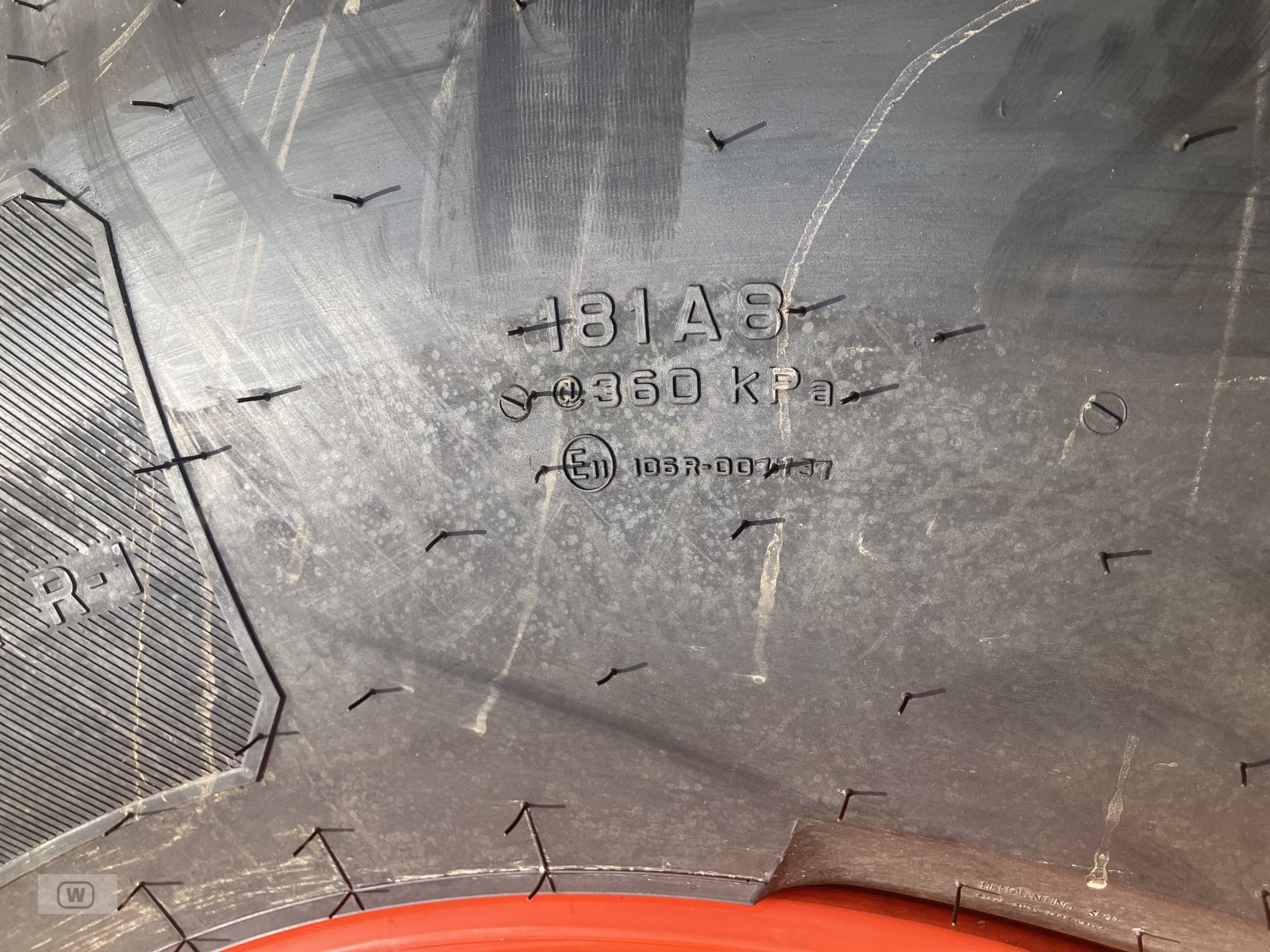 Reifen des Typs Ascenso 800/65R32, Neumaschine in Zell an der Pram (Bild 3)