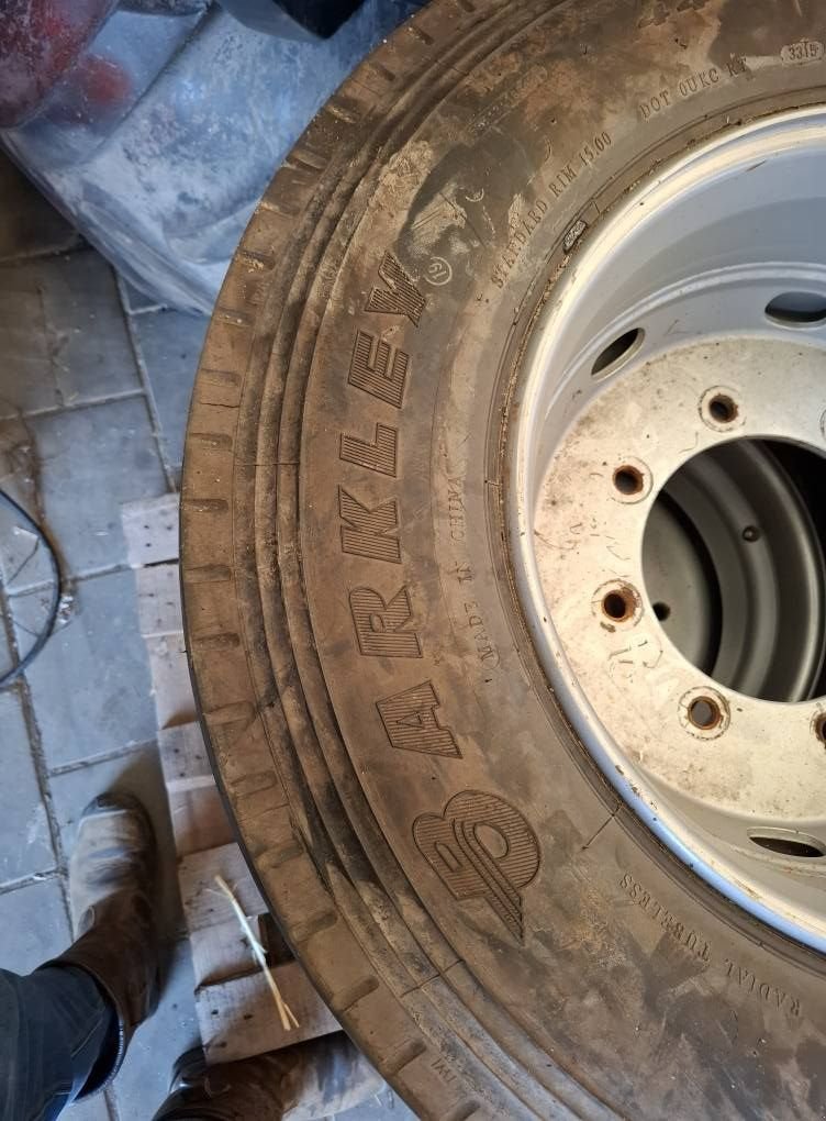 Reifen des Typs Barkley 445/45 R19.5, Neumaschine in Kamperveen (Bild 3)