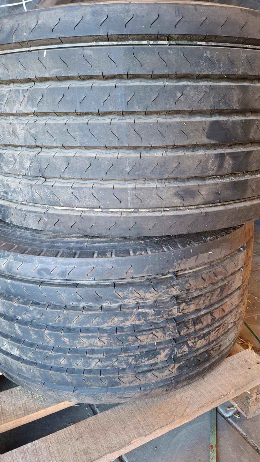 Reifen des Typs Barkley 445/45 R19.5, Neumaschine in Kamperveen (Bild 1)