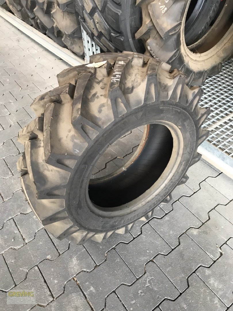 Reifen des Typs BKT 10.0/75-15.3, Neumaschine in Euskirchen (Bild 1)