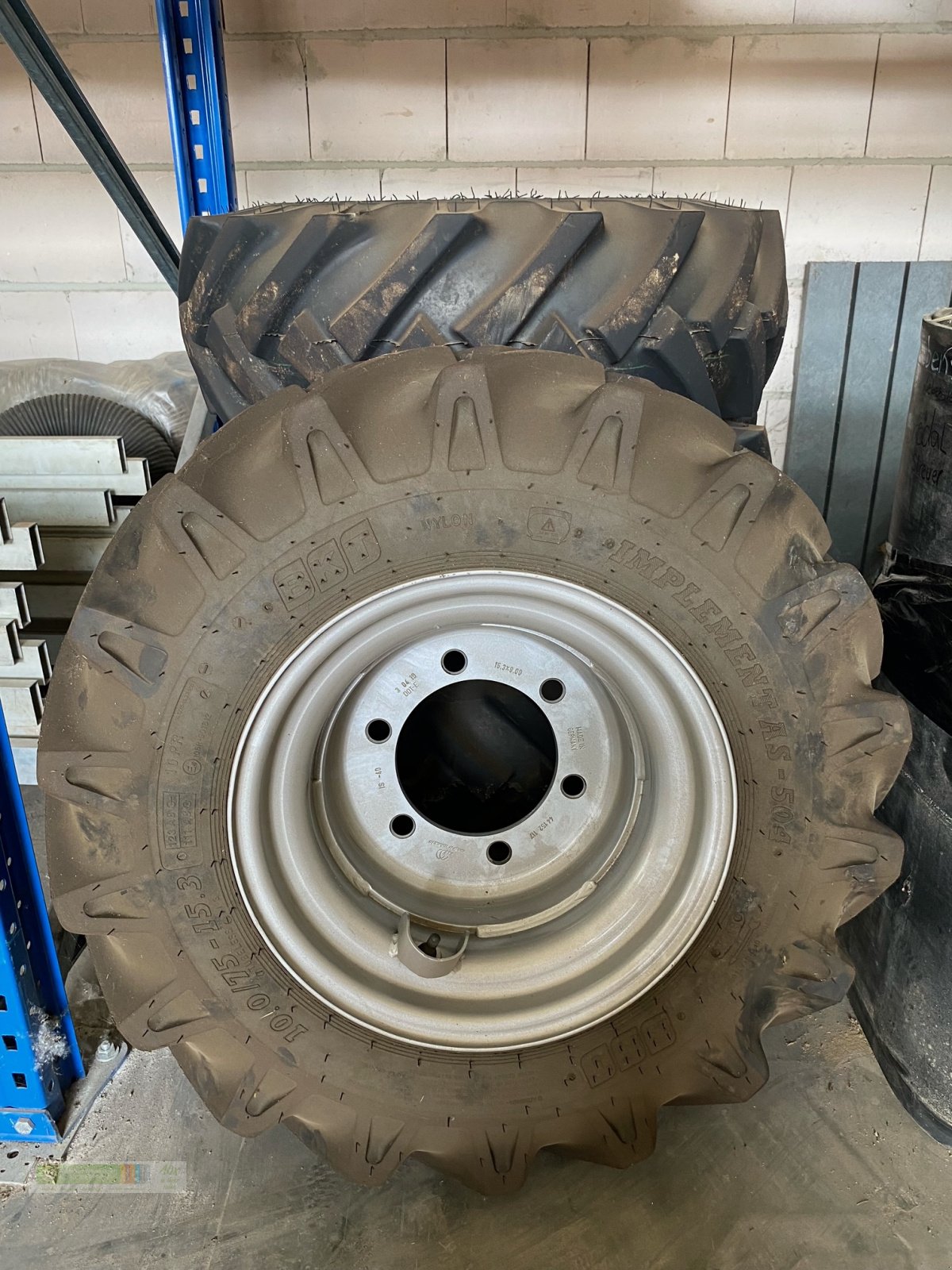 Reifen des Typs BKT 10.0/75-15.3, Gebrauchtmaschine in Tirschenreuth (Bild 1)