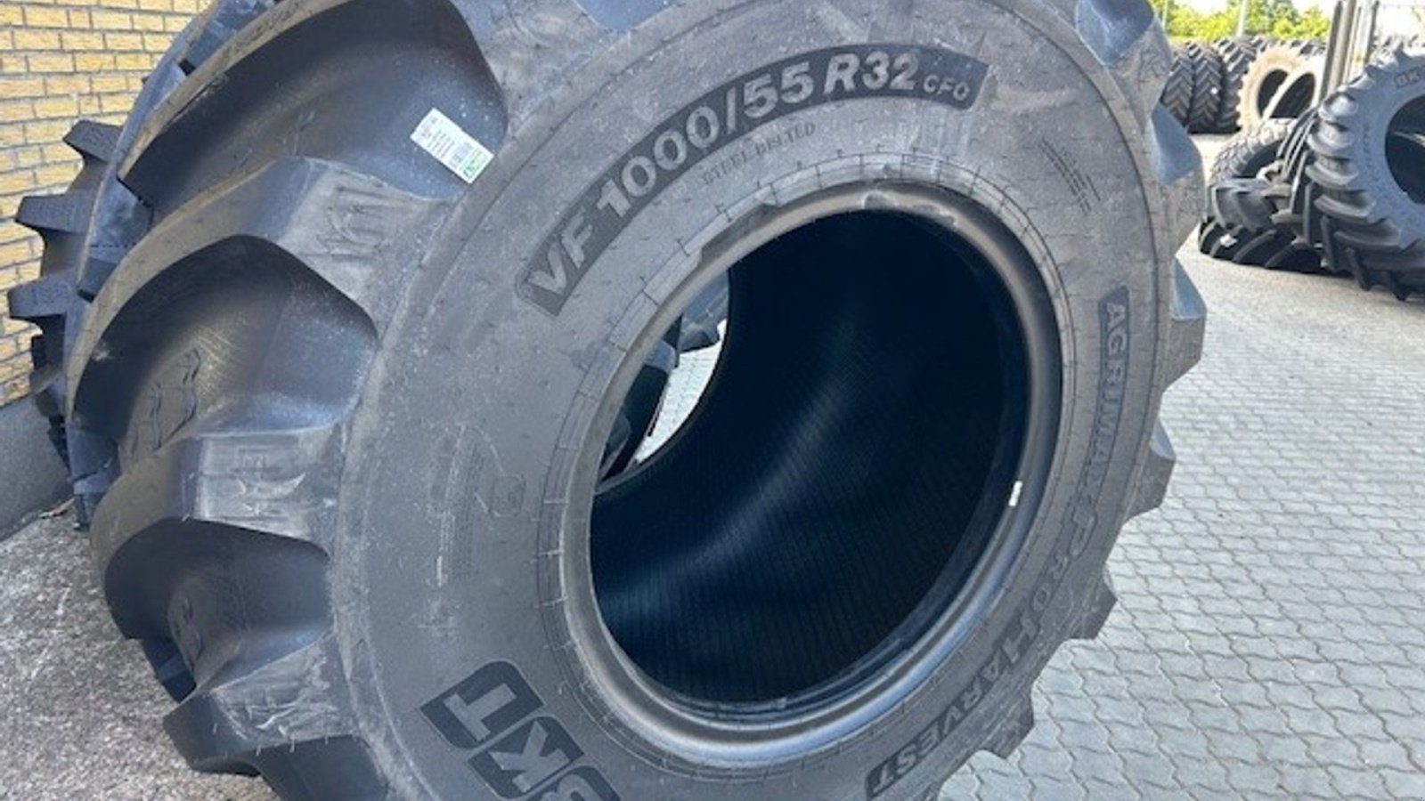 Reifen des Typs BKT 1000/55R32 VF - samme som 1050/50R32, Gebrauchtmaschine in Rødekro (Bild 1)