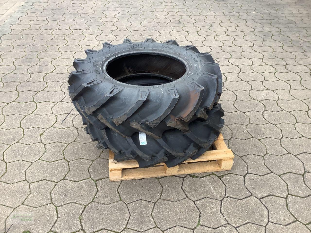 Reifen van het type BKT 11.2-20, Neumaschine in Coppenbruegge (Foto 1)