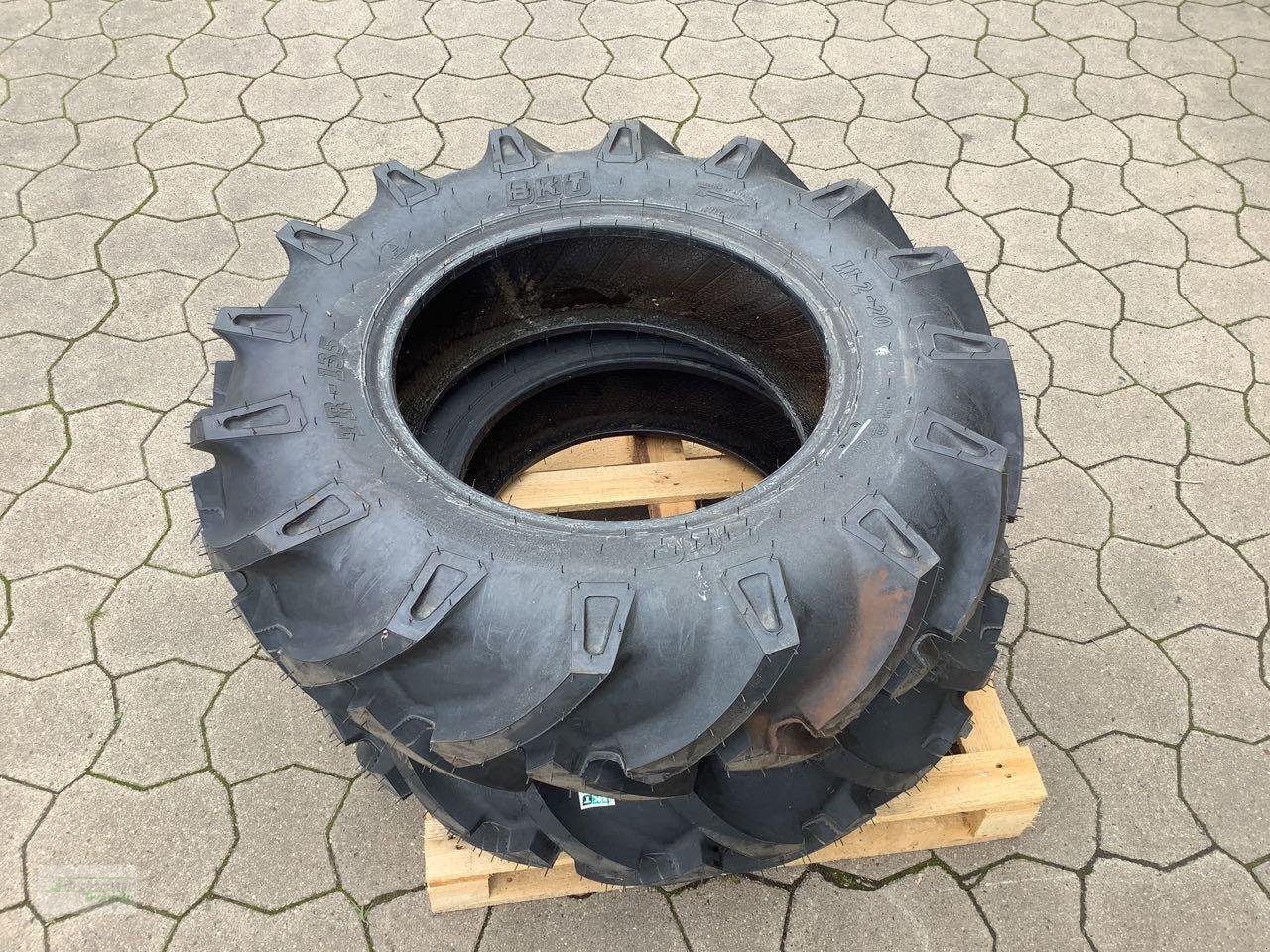 Reifen van het type BKT 11.2-20, Neumaschine in Coppenbruegge (Foto 2)