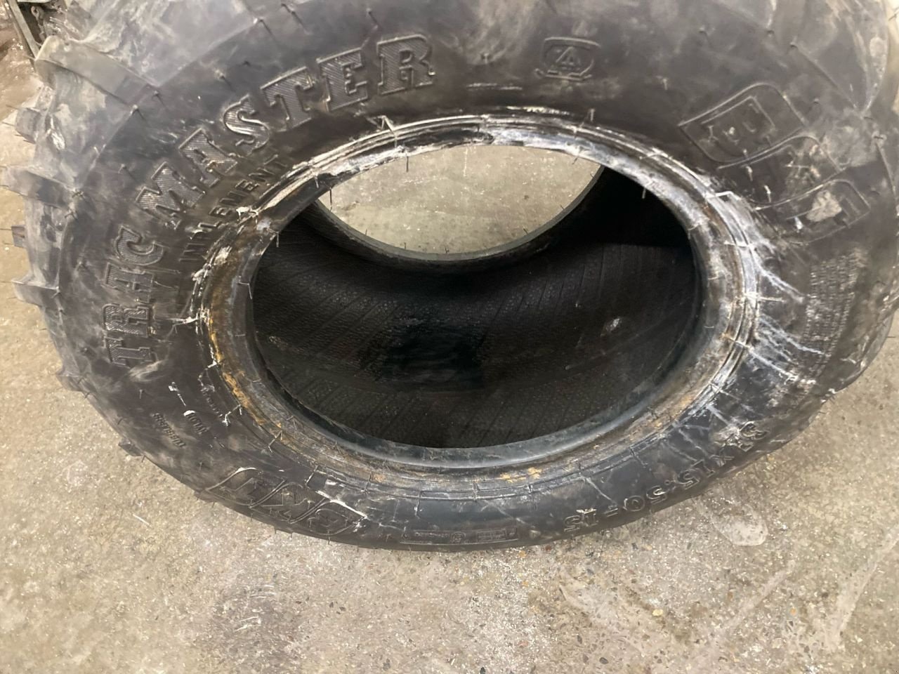 Reifen des Typs BKT 1x mini shovel band, Gebrauchtmaschine in Stolwijk (Bild 3)