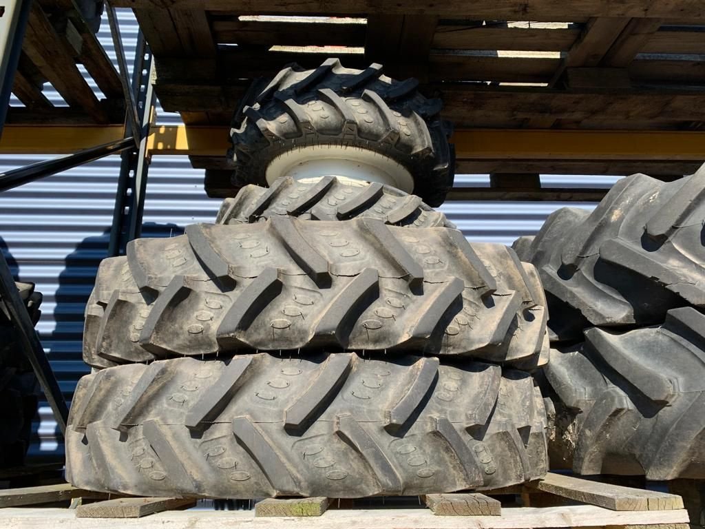 Reifen des Typs BKT 200/70R16, Gebrauchtmaschine in Wierden (Bild 1)