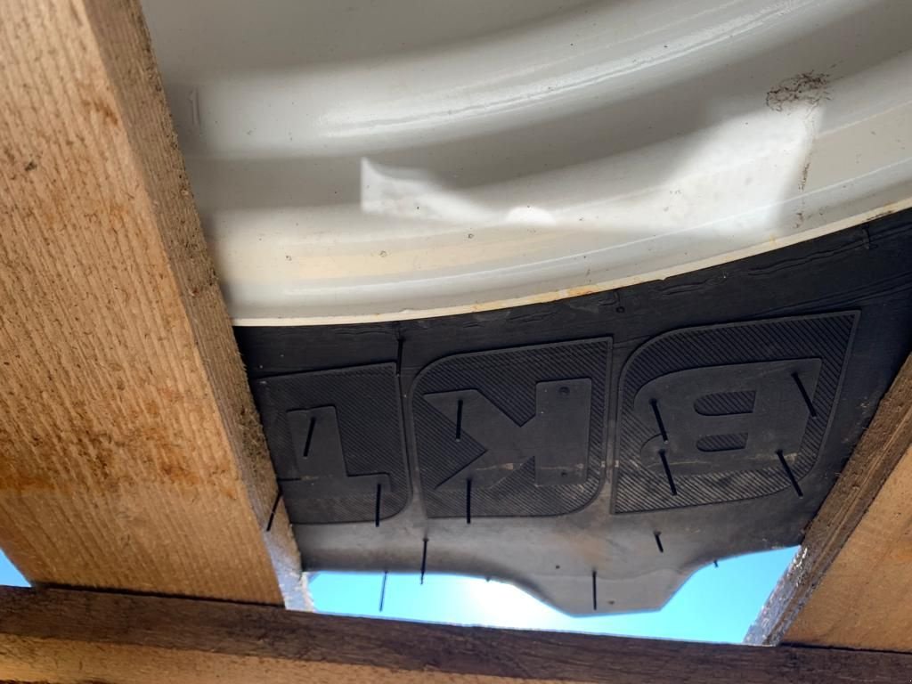 Reifen des Typs BKT 200/70R16, Gebrauchtmaschine in Wierden (Bild 2)