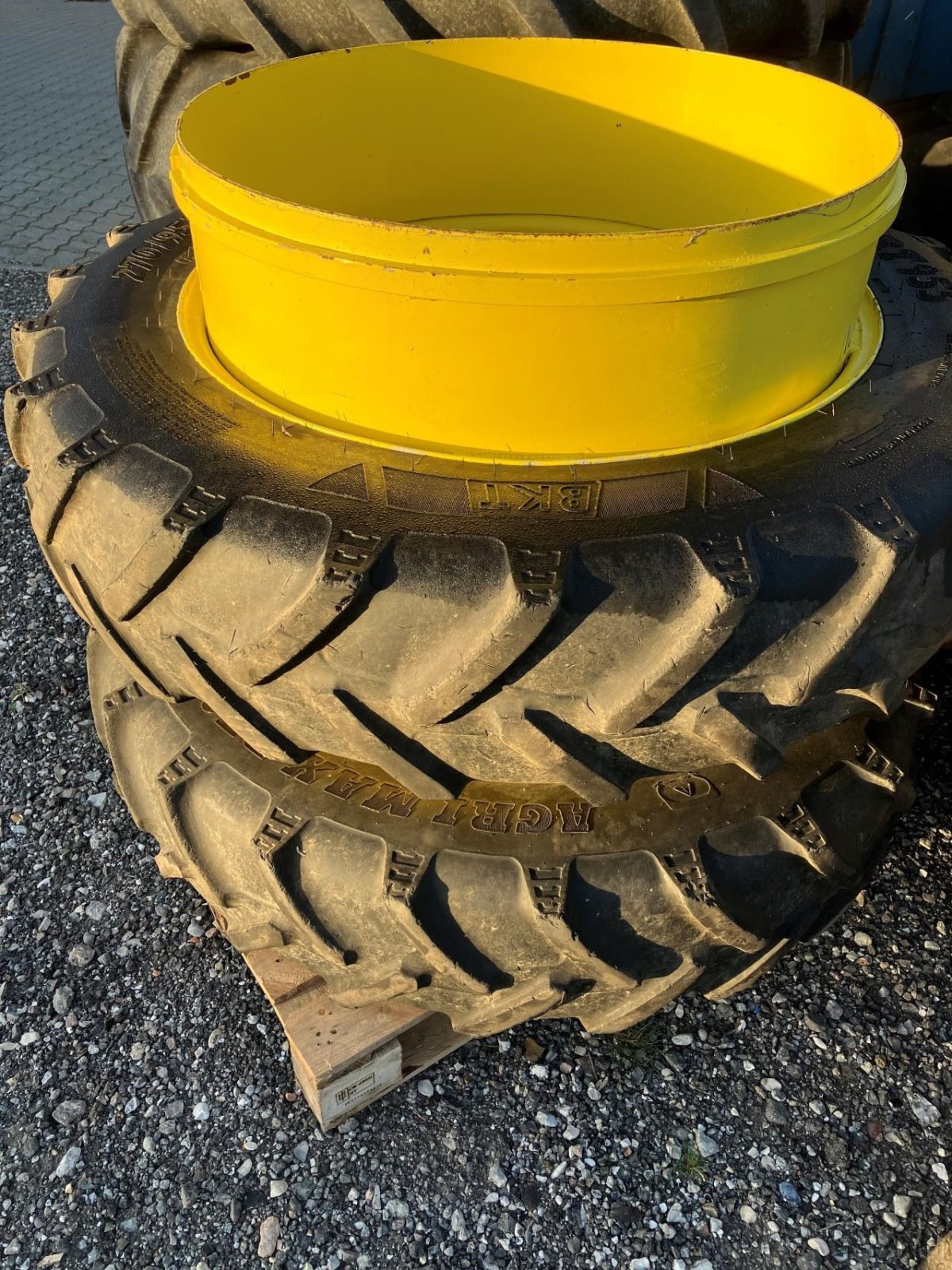 Reifen des Typs BKT 270/95-32, Gebrauchtmaschine in Maribo (Bild 1)