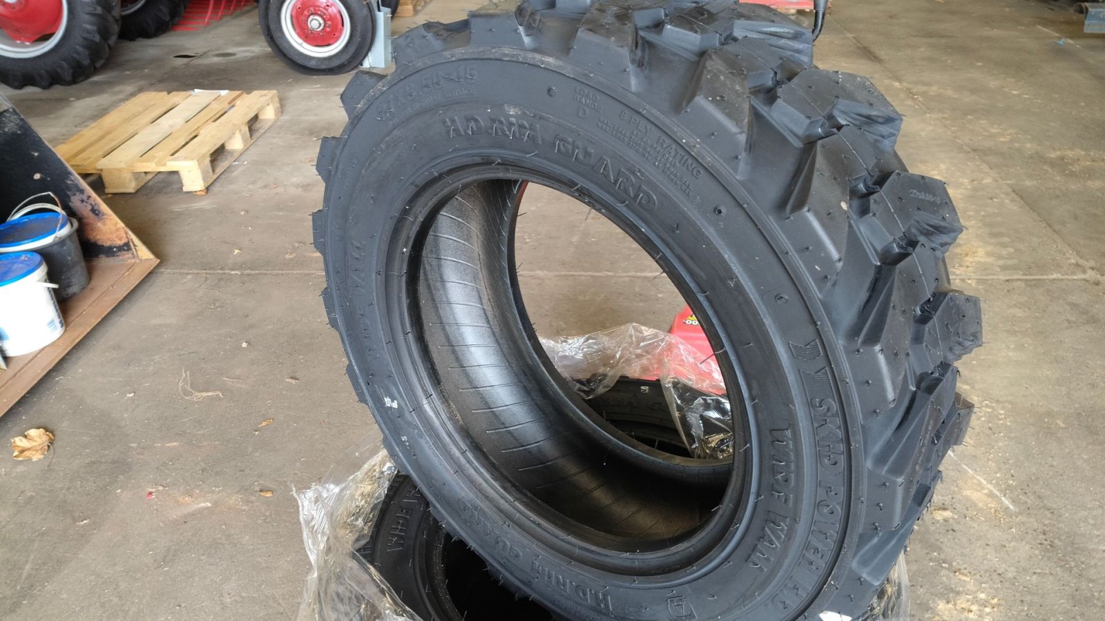 Reifen des Typs BKT 27x8.50-15/8 TL SP-HD Truckdæk, Gebrauchtmaschine in Egtved (Bild 4)