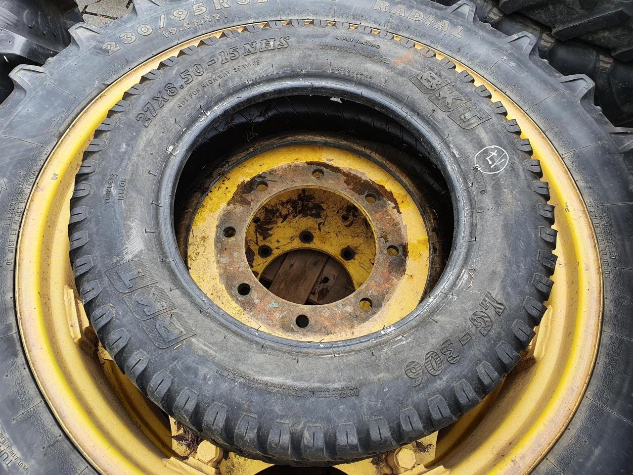 Reifen des Typs BKT 27x8.50-15NHS x1, Gebrauchtmaschine in Zweibrücken (Bild 3)
