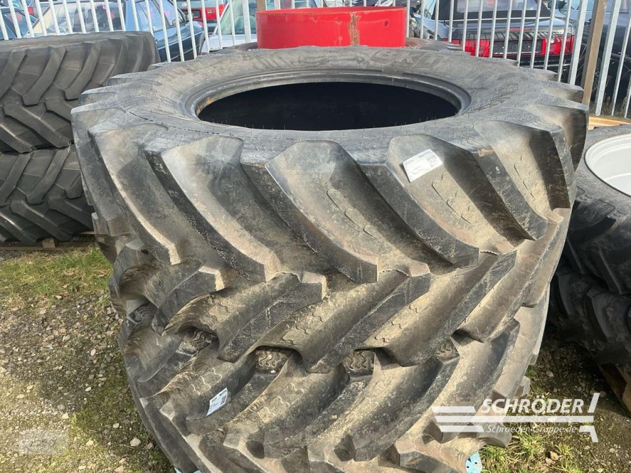 Reifen от тип BKT 2X 650/65 R38, Gebrauchtmaschine в Lastrup (Снимка 1)